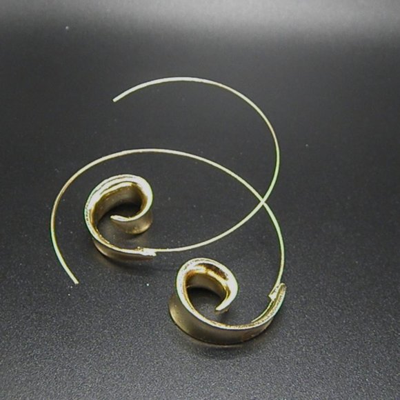 Simple Gold tone Satin finish spiral Threader Earrings - Picture 8 of 9